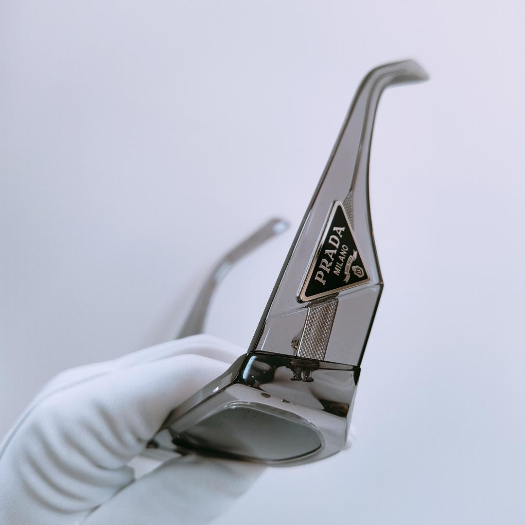 【新品未使用】PRADA トライアングルロゴ入り サングラス PR09ZS