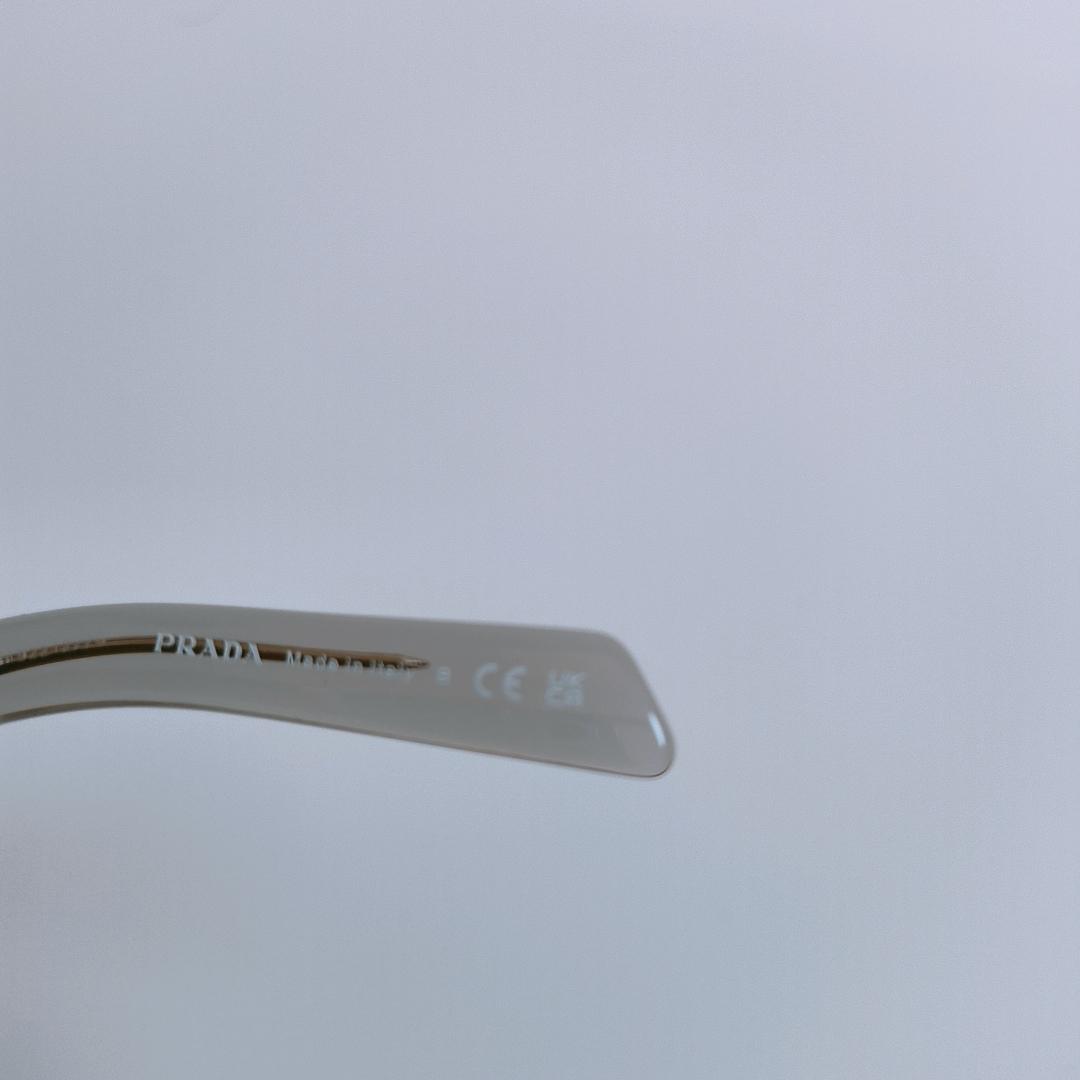 【新品未使用】PRADA トライアングルロゴ入り サングラス PR09ZS