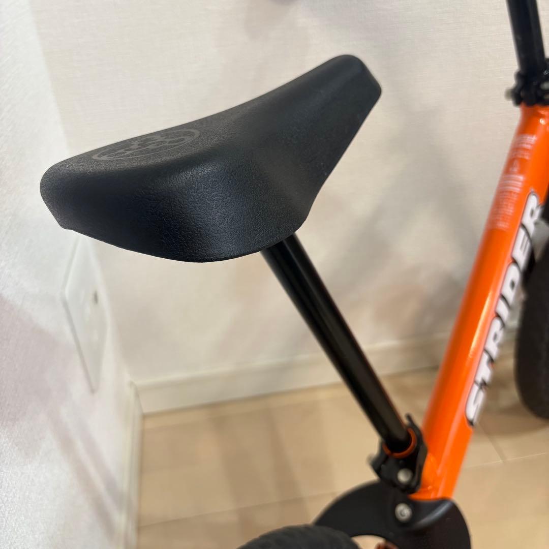 【美品】STRIDER 12スポーツ バランスバイク+プロテクター+専用バッグ