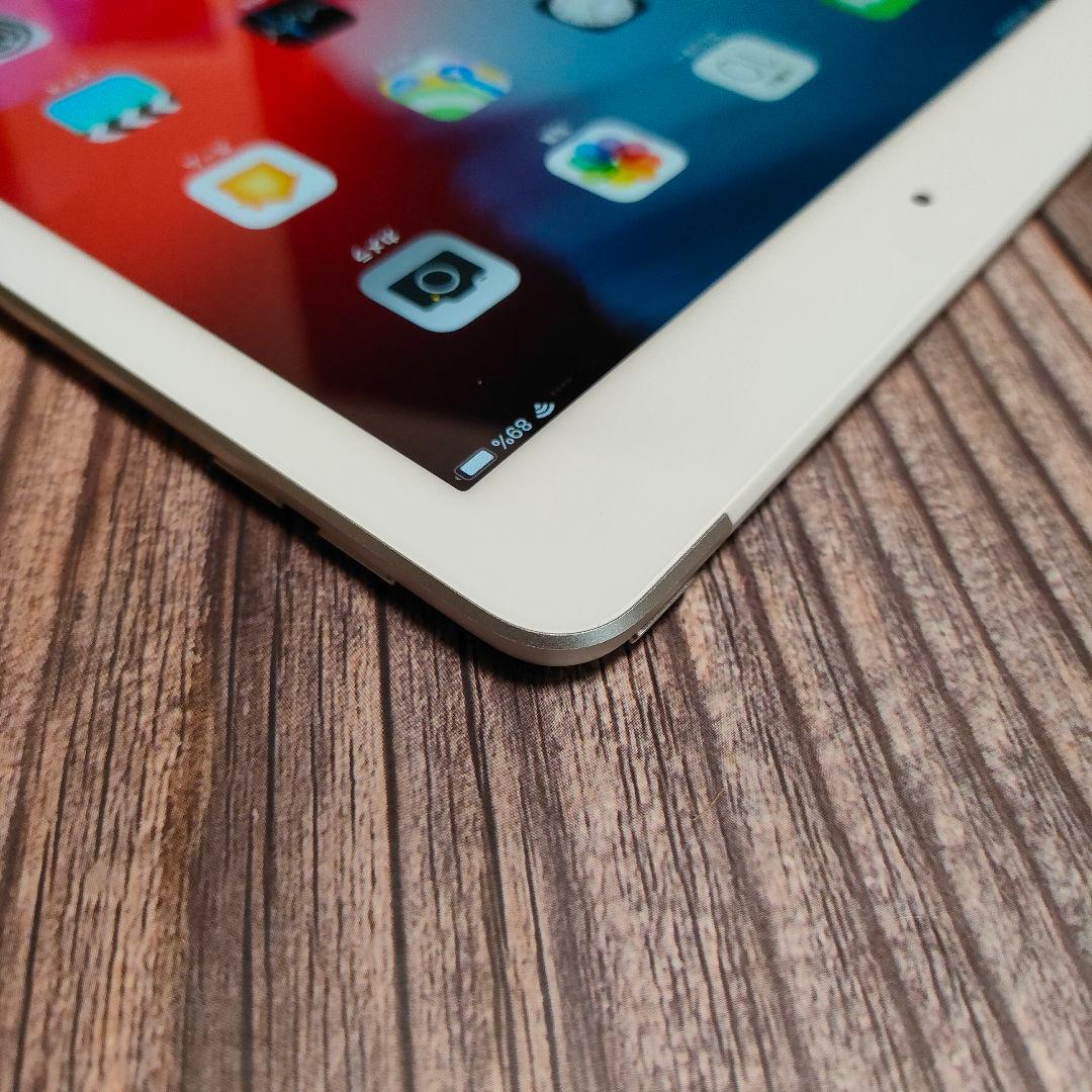 iPad 第6世代 32GB シルバー SIMフリー 新品近い
