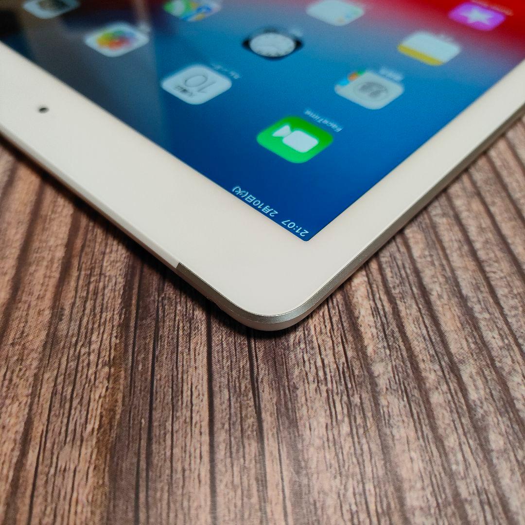 iPad 第6世代 32GB シルバー SIMフリー 新品近い