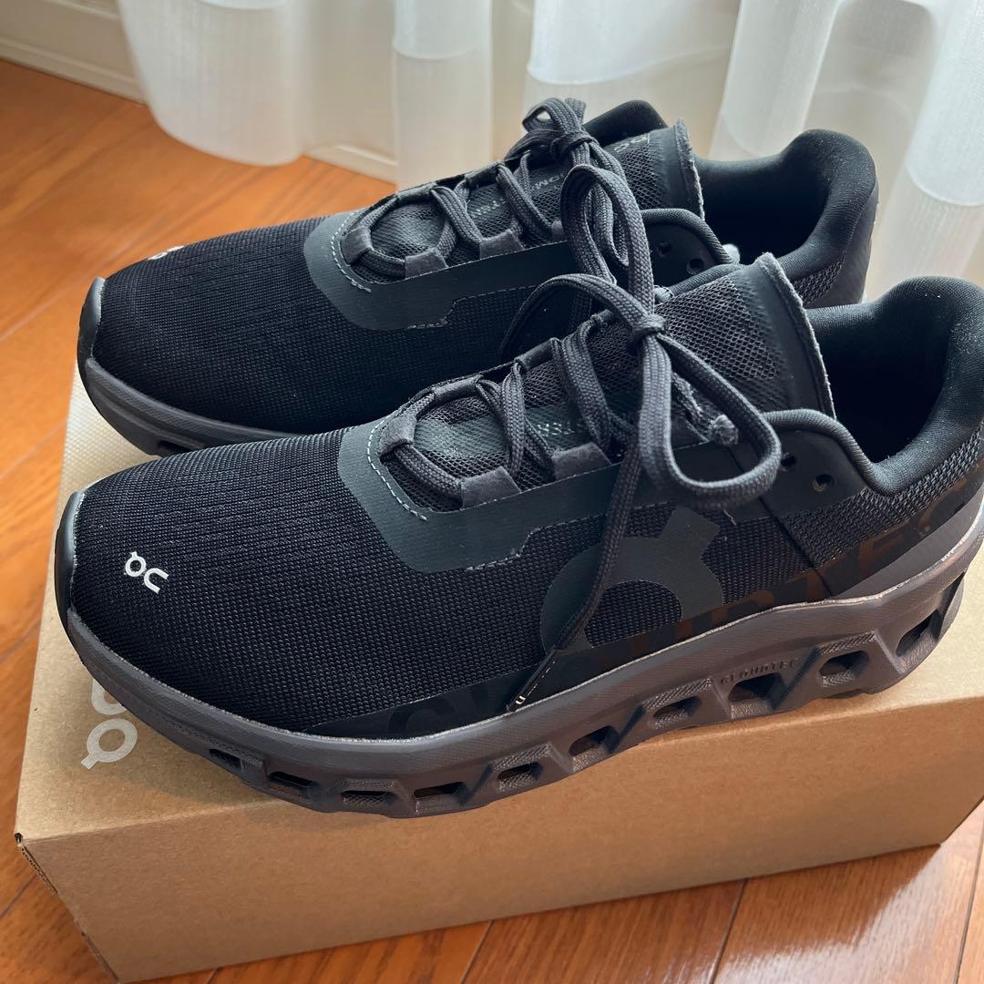 On クラウドモンスター ブラック ランニングシューズ23.5レディース