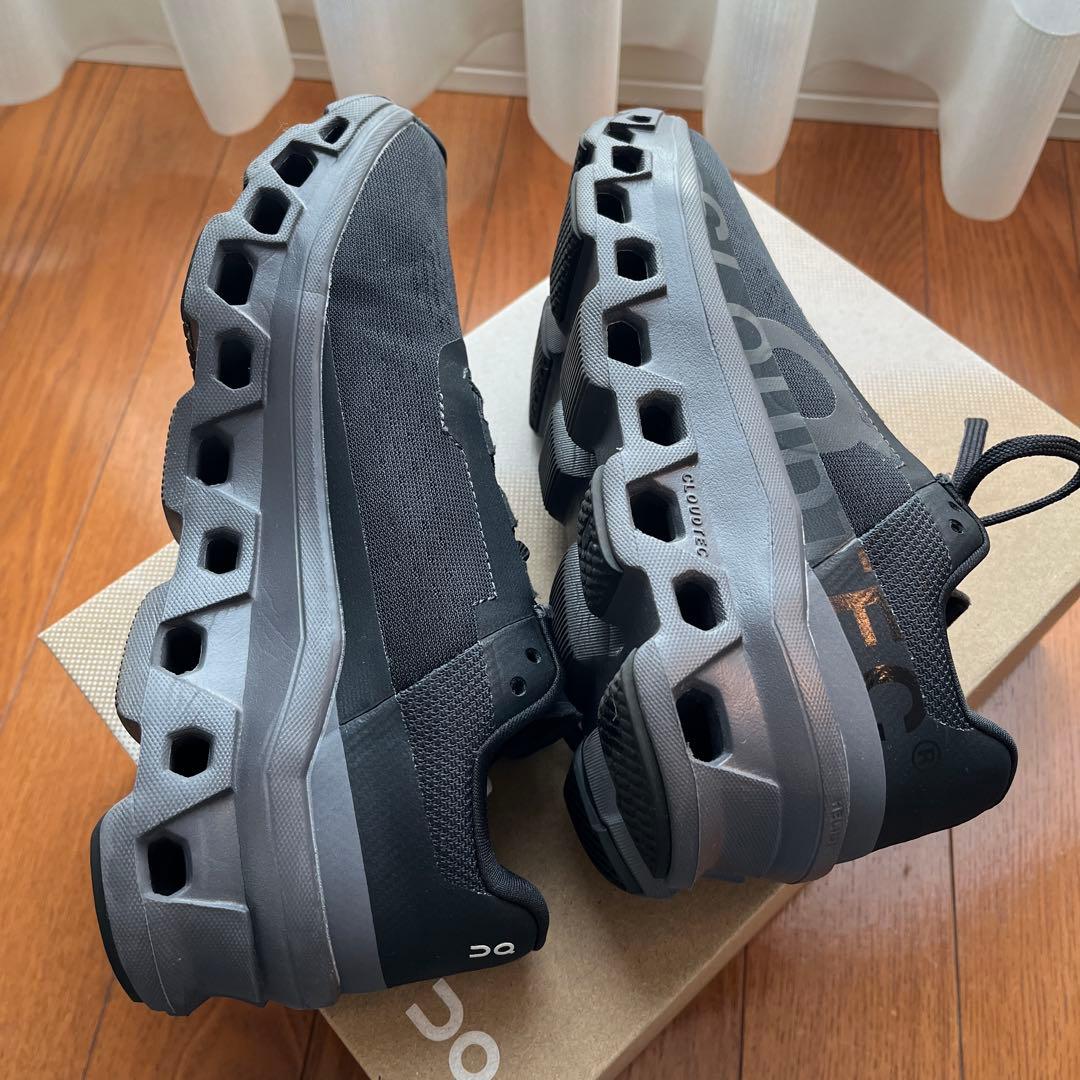 On クラウドモンスター ブラック ランニングシューズ23.5レディース