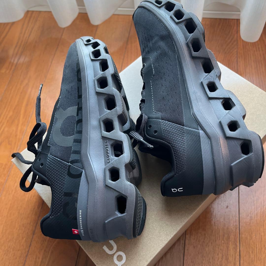 On クラウドモンスター ブラック ランニングシューズ23.5レディース