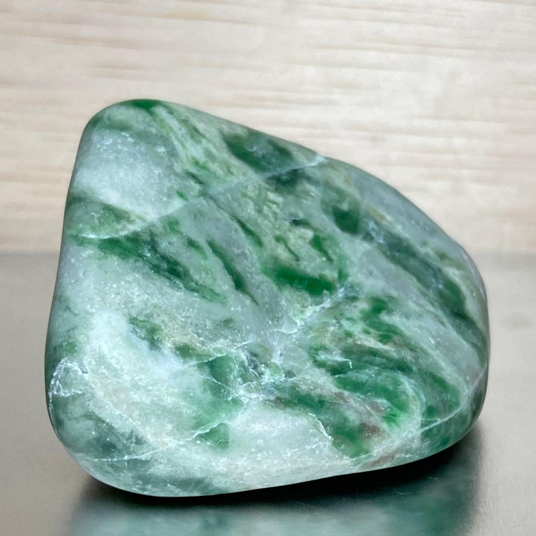 【専用品】　糸魚川翡翠　インペリアルジェダイト　翡翠　原石　93.7ｇ