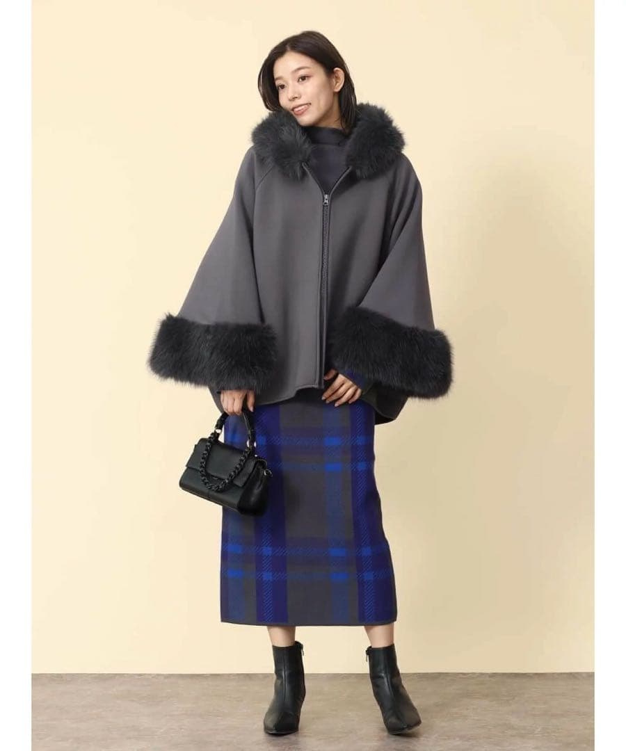 ヤマダヤ　フェンネル　ファー付き フードポンチョ　チャコールグレー【新品未使用】