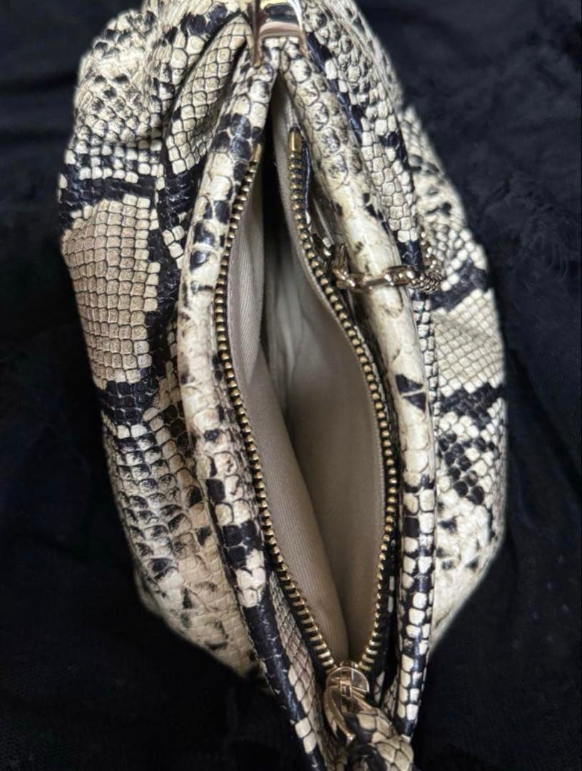 【最終】新品未使用】THE VOLON パイソン柄クラッチバッグ