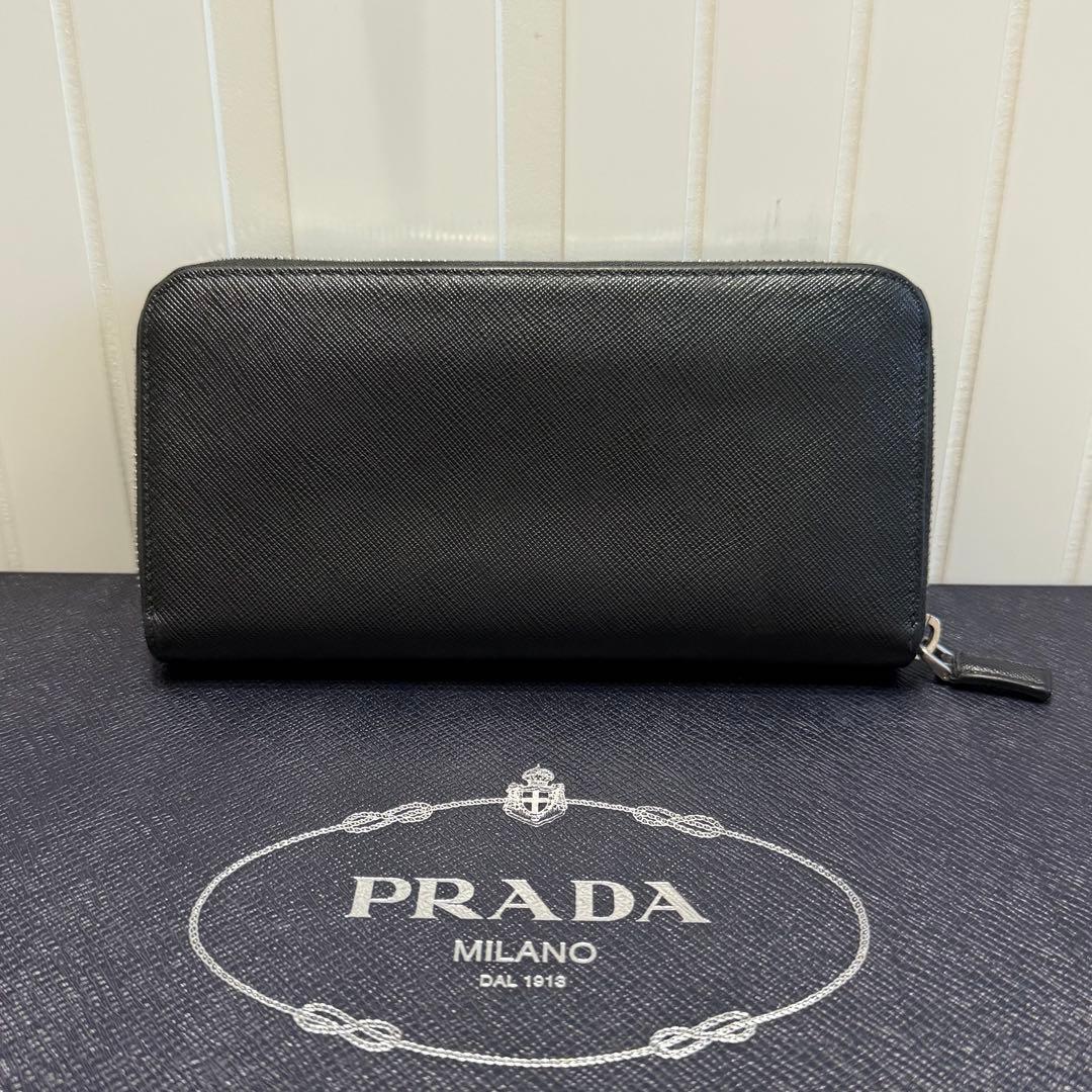 希少 プラダ サフィアーノレザー 長財布 エンボスロゴ 黒 ジッピー アラウンド
