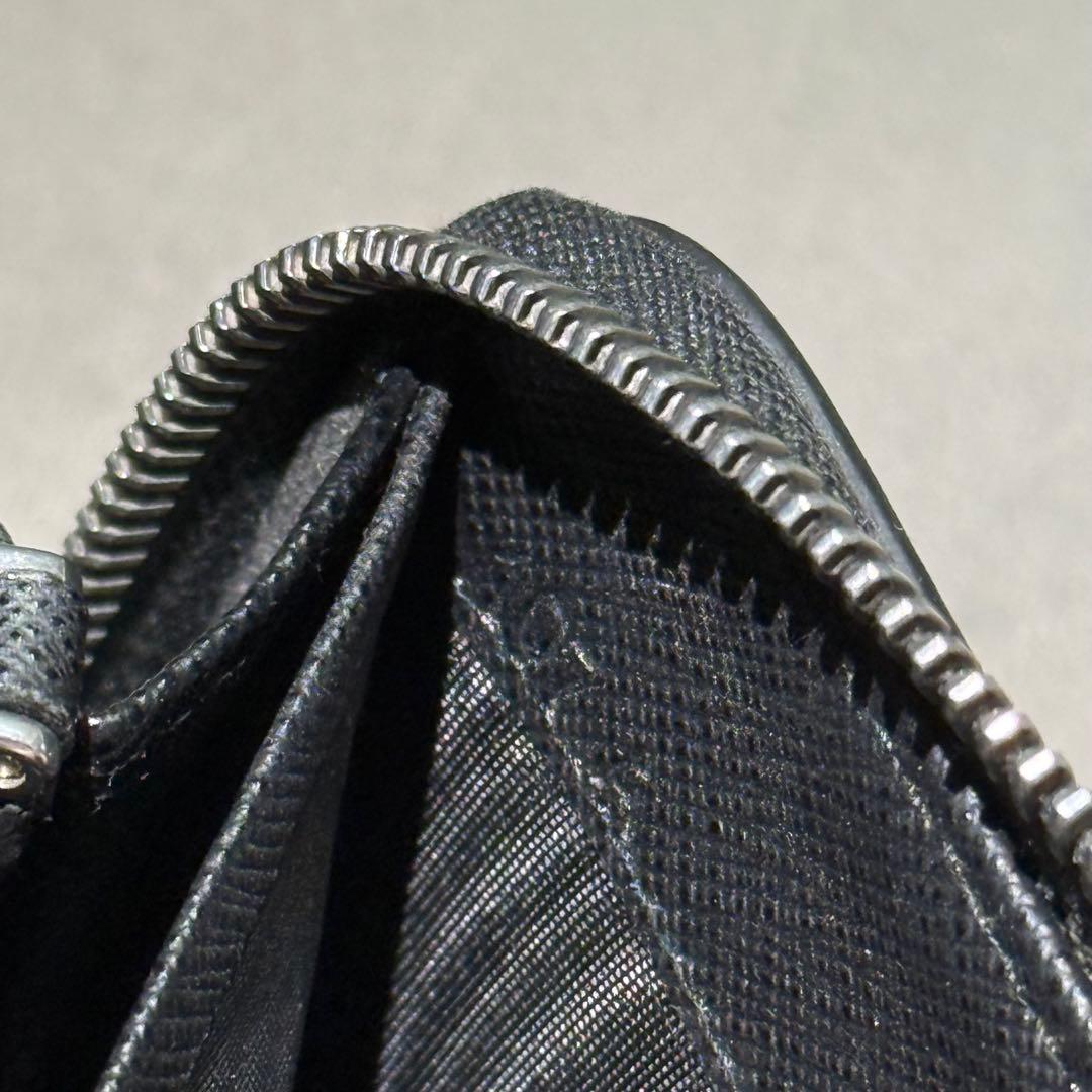 希少 プラダ サフィアーノレザー 長財布 エンボスロゴ 黒 ジッピー アラウンド