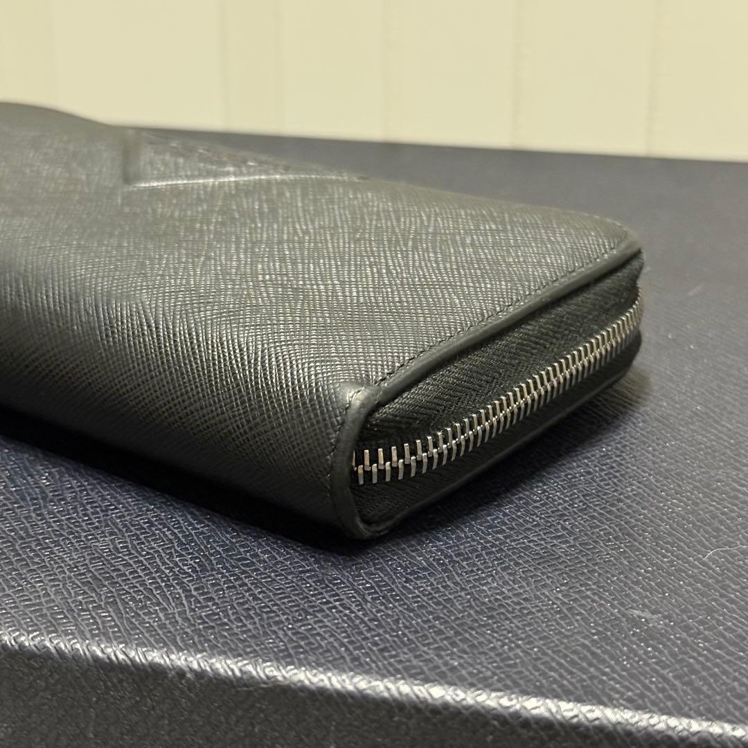 希少 プラダ サフィアーノレザー 長財布 エンボスロゴ 黒 ジッピー アラウンド