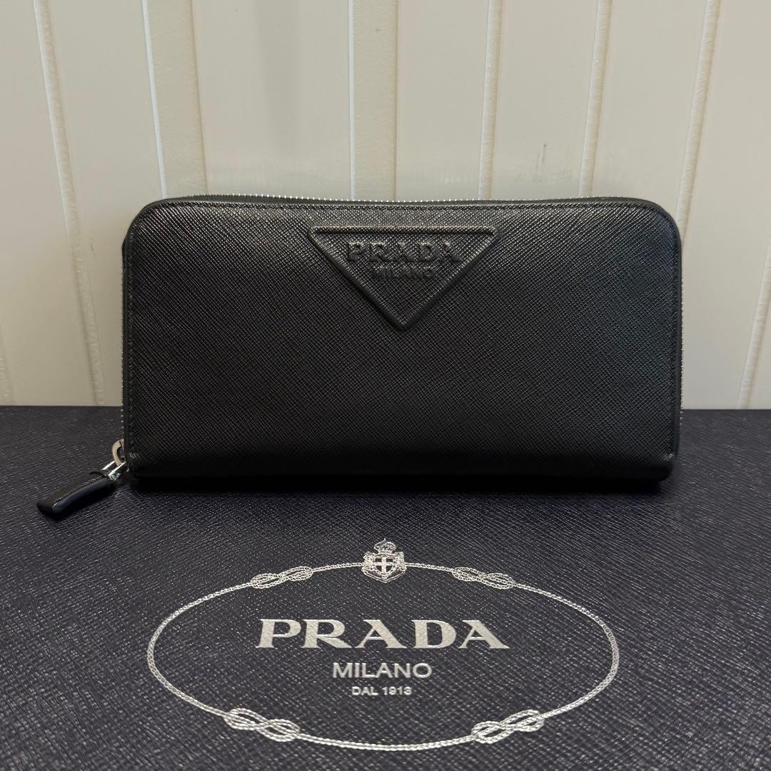 希少 プラダ サフィアーノレザー 長財布 エンボスロゴ 黒 ジッピー アラウンド