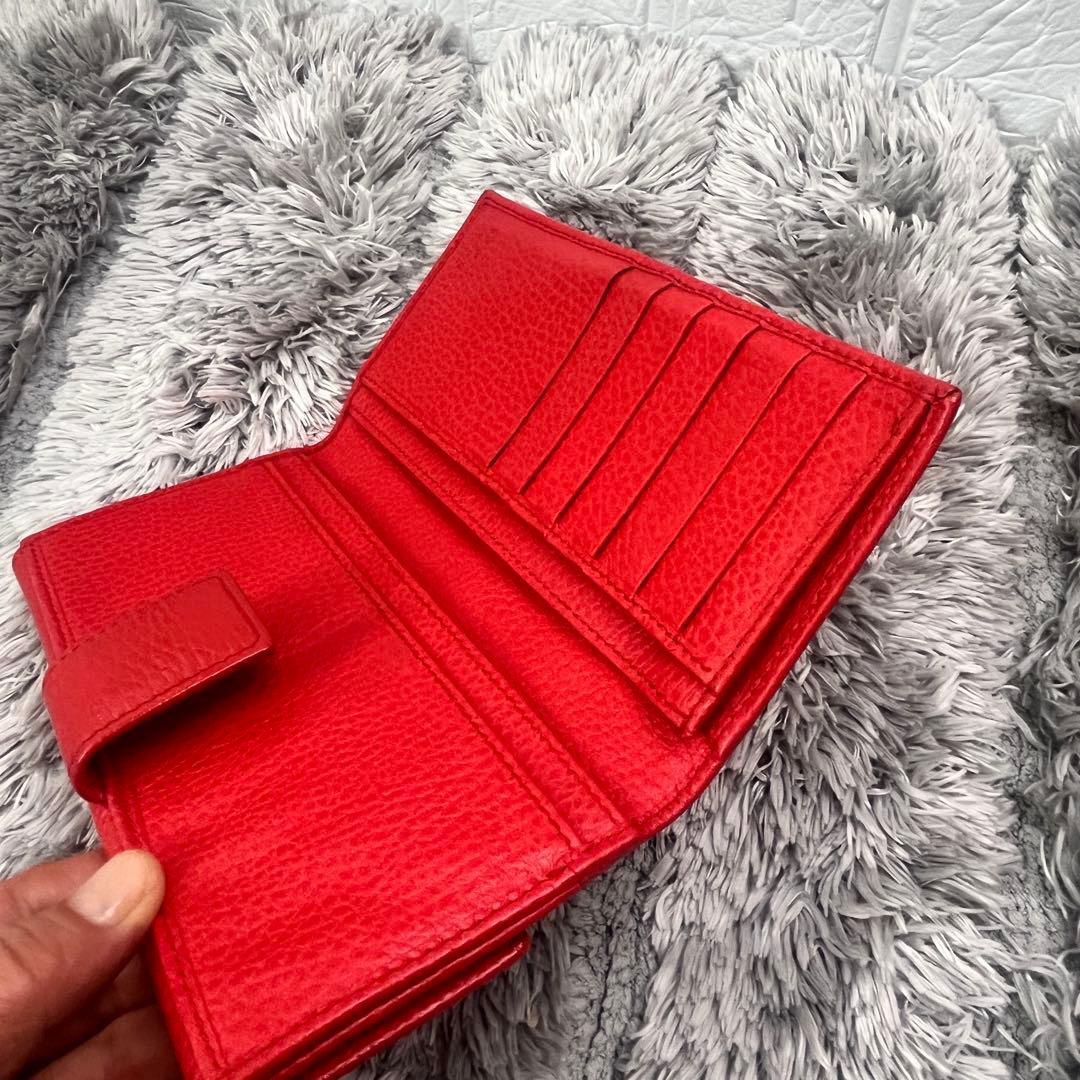 美品✨GUCCI ロゴプレート　シボレザー　長財布　　レッド　シルバー Wホック