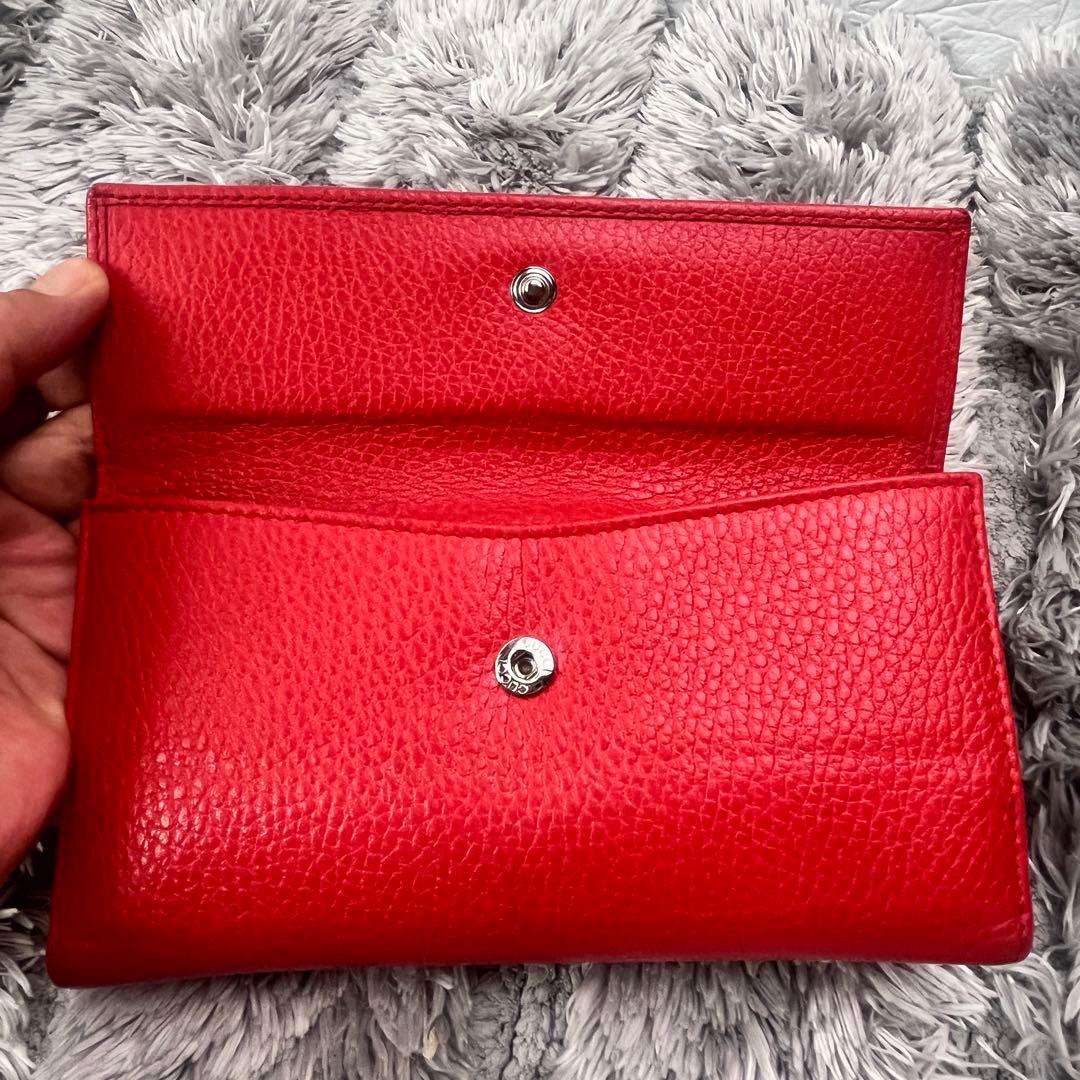 美品✨GUCCI ロゴプレート　シボレザー　長財布　　レッド　シルバー Wホック