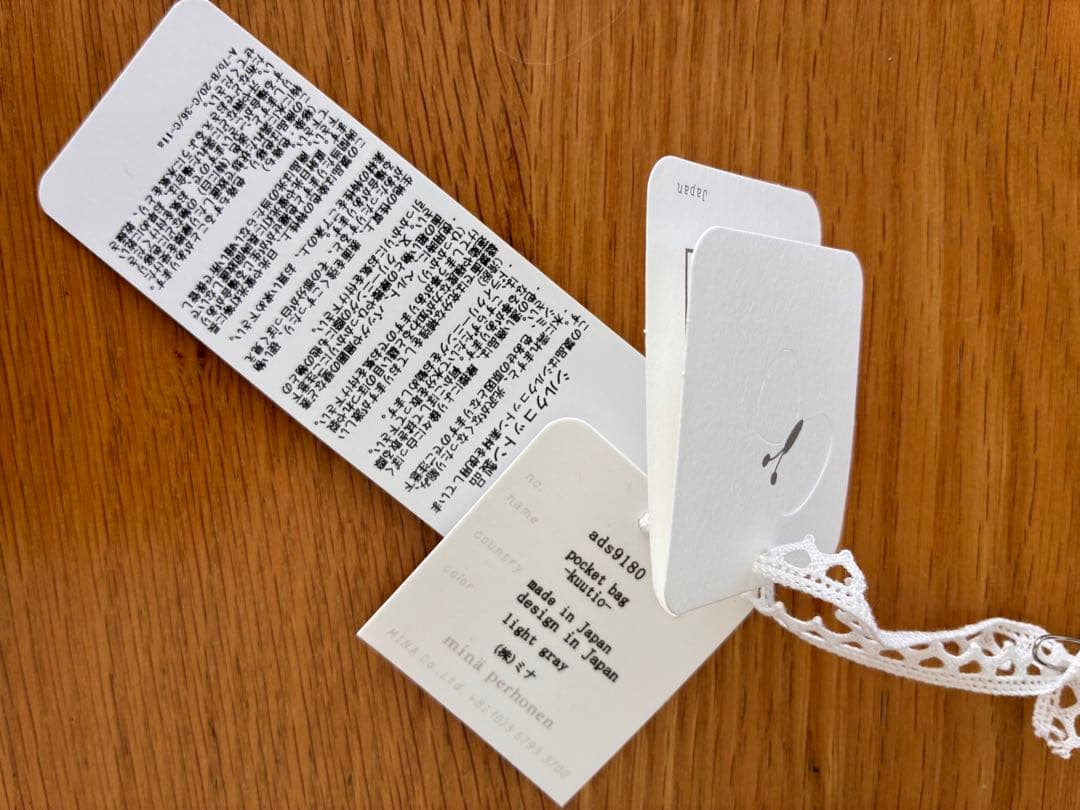 【美品】ミナペルホネン pocket bag kuutio light gray