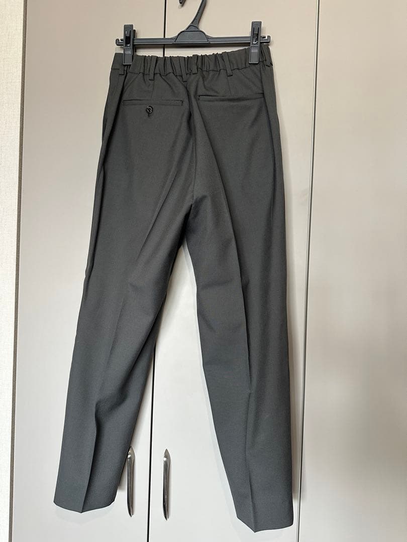 【新品未使用】MARKAWAREグレー スラックス
