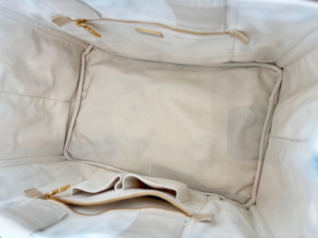 【最終値下げ】PRADA ホワイト ガナパ