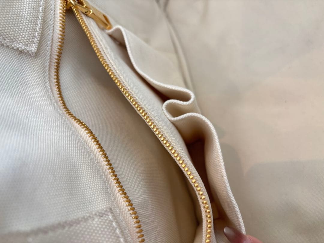 【最終値下げ】PRADA ホワイト ガナパ