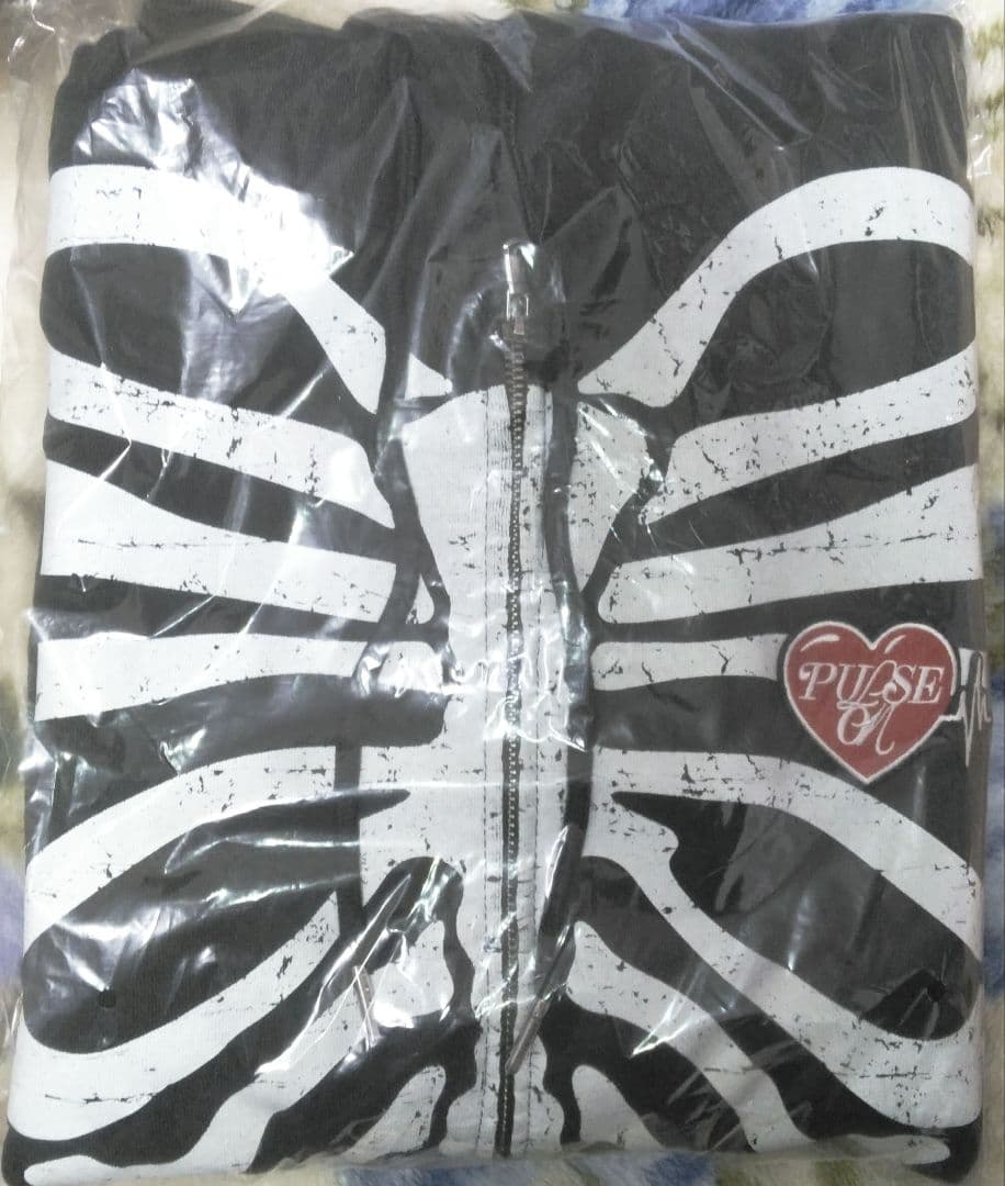 treasure PUlSE ON フーディー Lサイズ