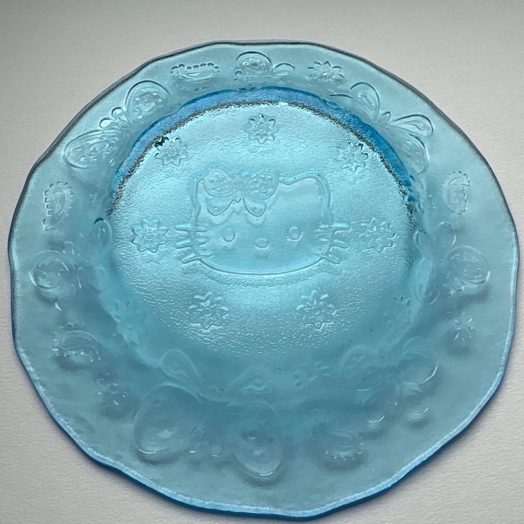 レア　ハローキティ ブルーガラス　皿 透明　水色 サンリオ　蝶々１枚