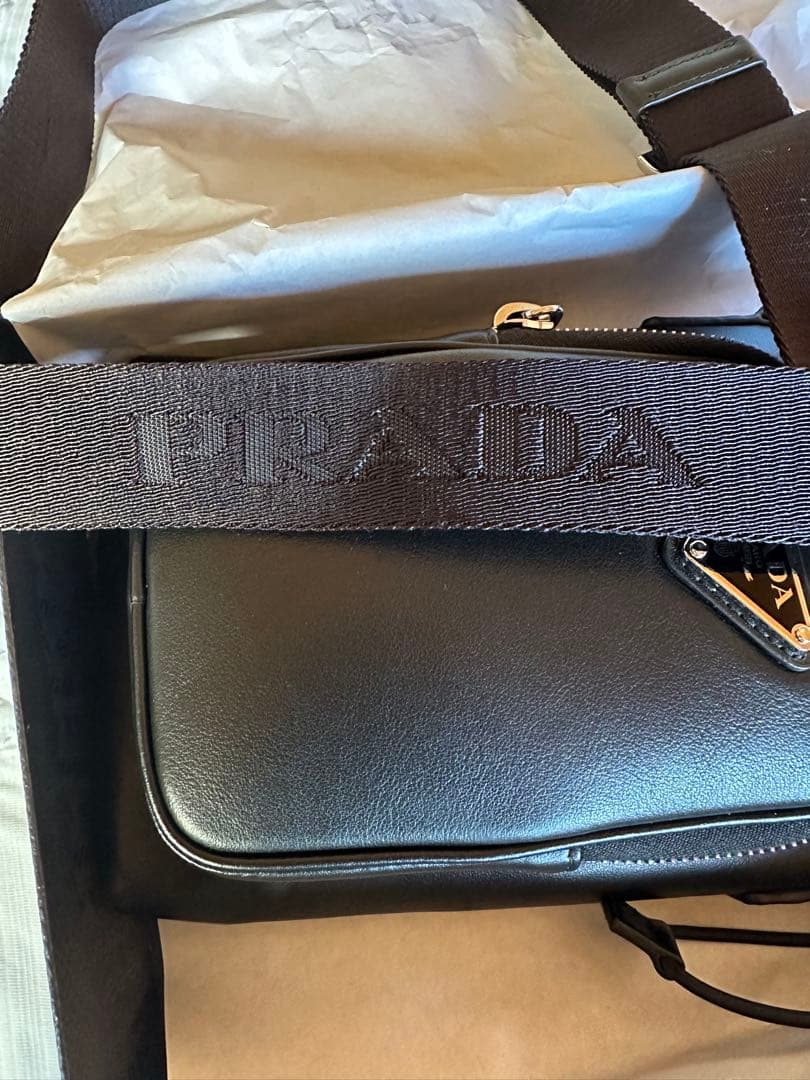 PRADA スマホショルダーバッグ
