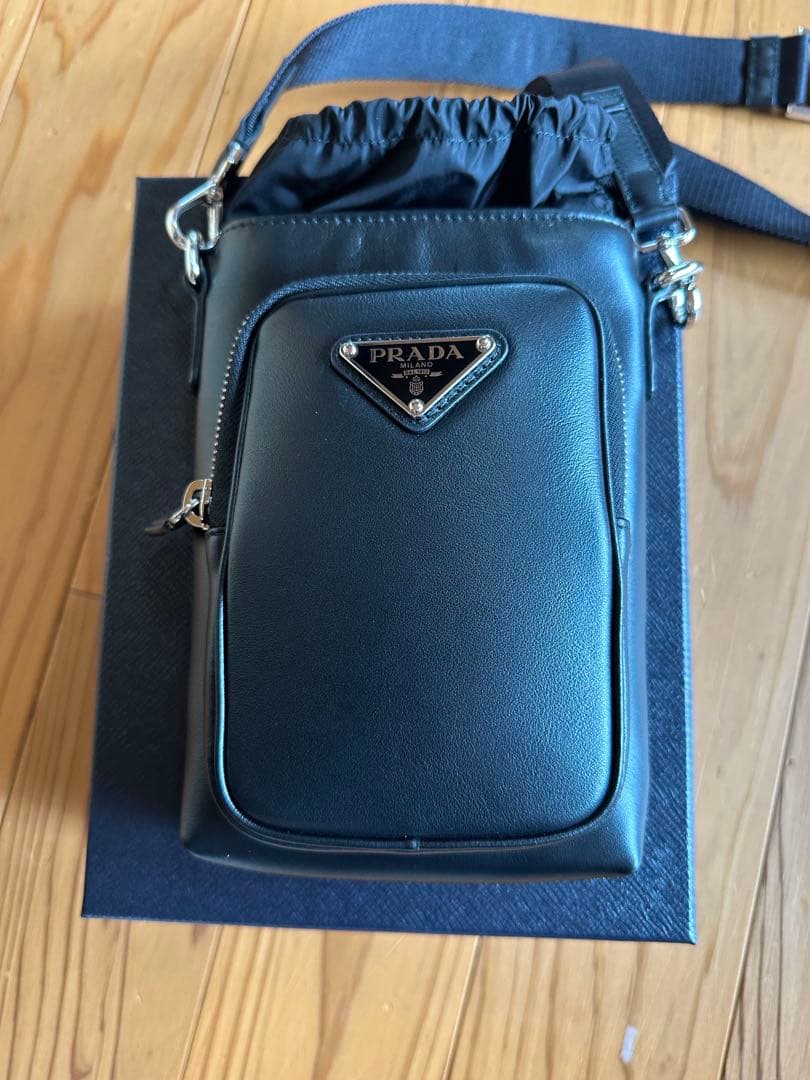 PRADA スマホショルダーバッグ