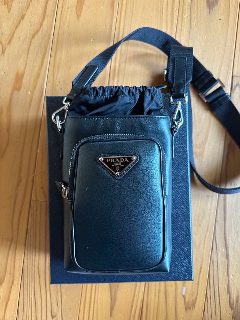 PRADA スマホショルダーバッグ