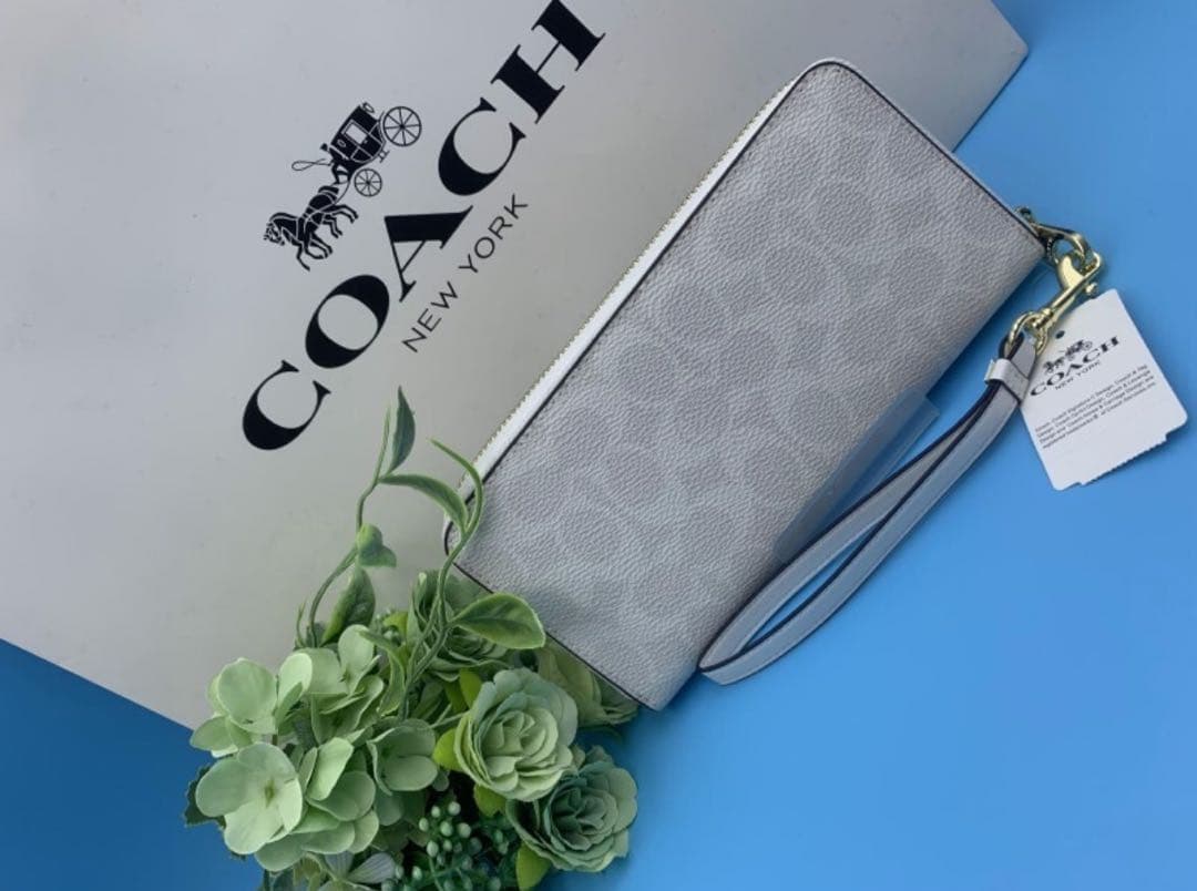 新品　正規品☆COACH コーチ　 長財布　ホワイト　シグネチャー 長財布