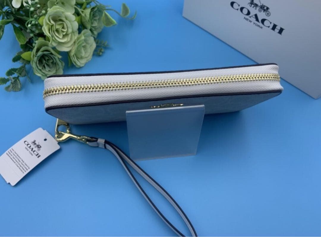 新品　正規品☆COACH コーチ　 長財布　ホワイト　シグネチャー 長財布