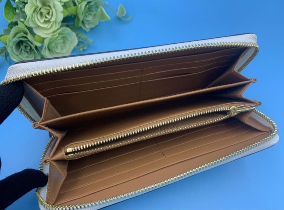 新品　正規品☆COACH コーチ　 長財布　ホワイト　シグネチャー 長財布