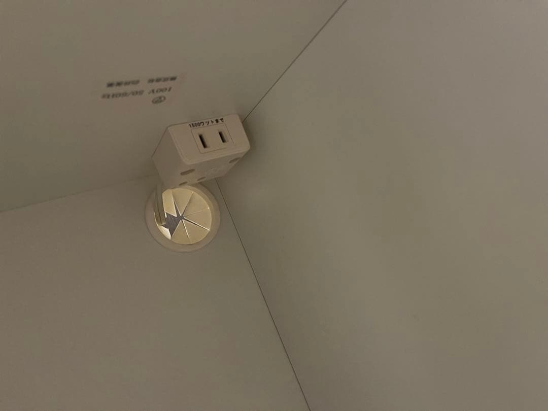 最終値下げ！　食器棚　キッチンボード　食器棚　電源　白　新生活