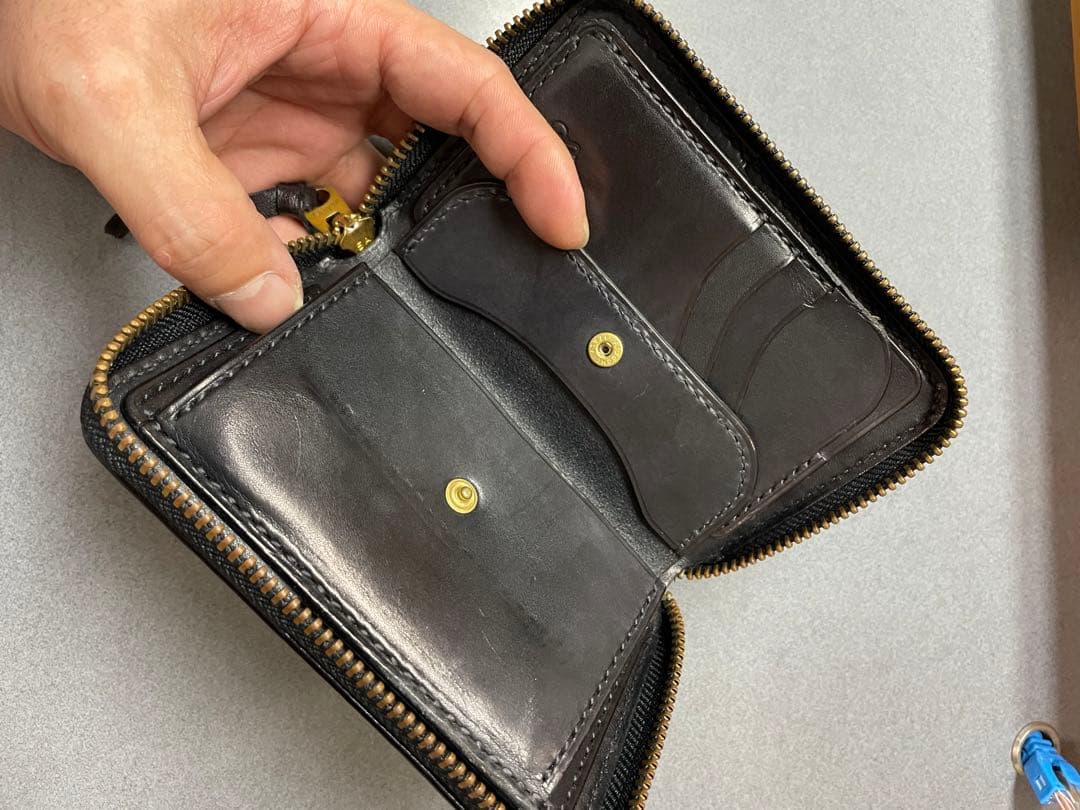 サティスファクション ダイヤモンドステッチ ラウンドジップ ウォレット ブラック