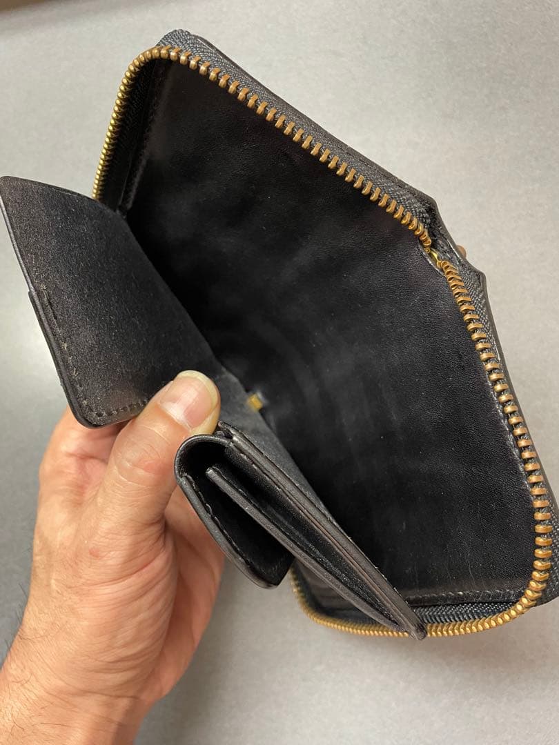 サティスファクション ダイヤモンドステッチ ラウンドジップ ウォレット ブラック