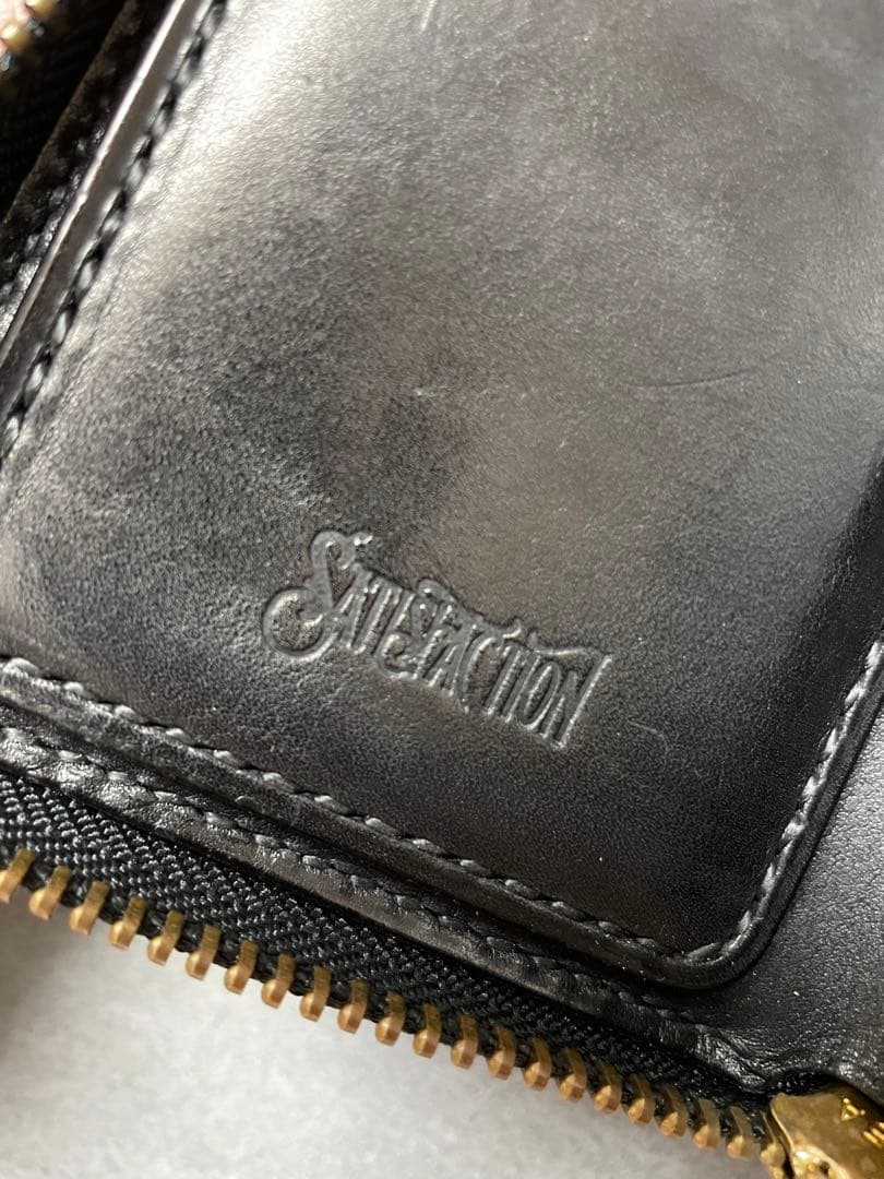 サティスファクション ダイヤモンドステッチ ラウンドジップ ウォレット ブラック