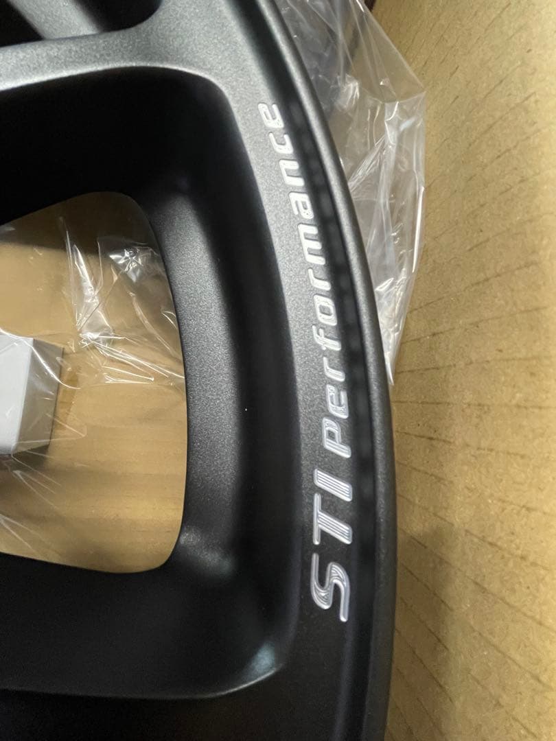 新品未使用STIパフォーマンスホイール 18インチ 8.5Jマットガンブラック