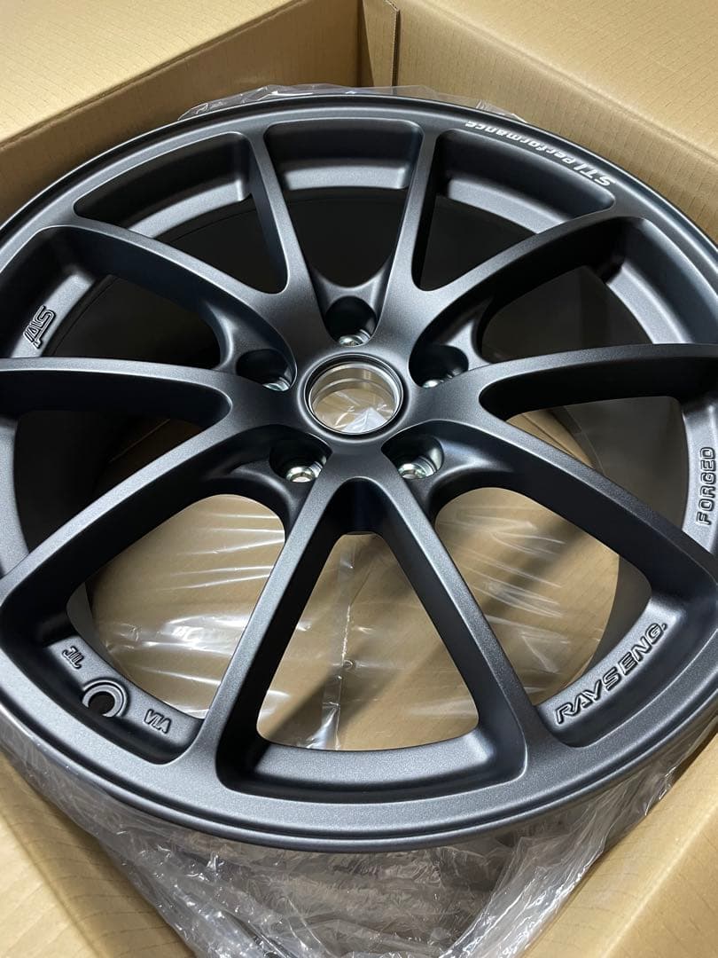 新品未使用STIパフォーマンスホイール 18インチ 8.5Jマットガンブラック