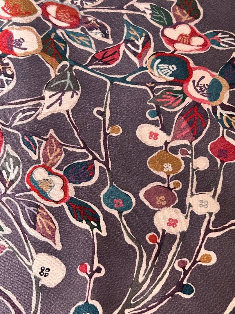 i-na　おしゃれな正絹小紋　彩のきもの　八重花紋