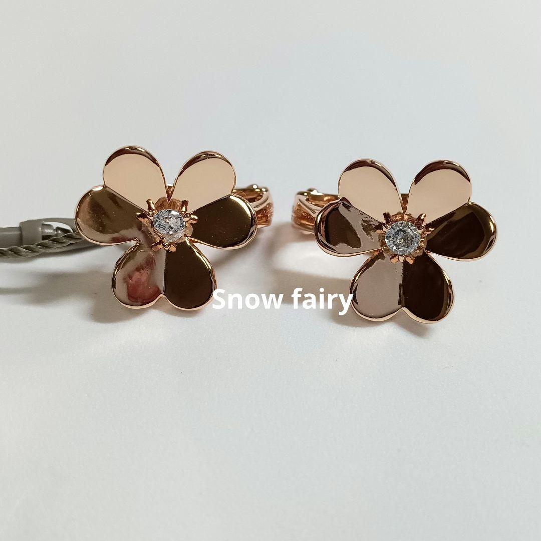 ハイクオリティ　三つ葉ピアス　フラワーピアス　ピンクゴールドカラー