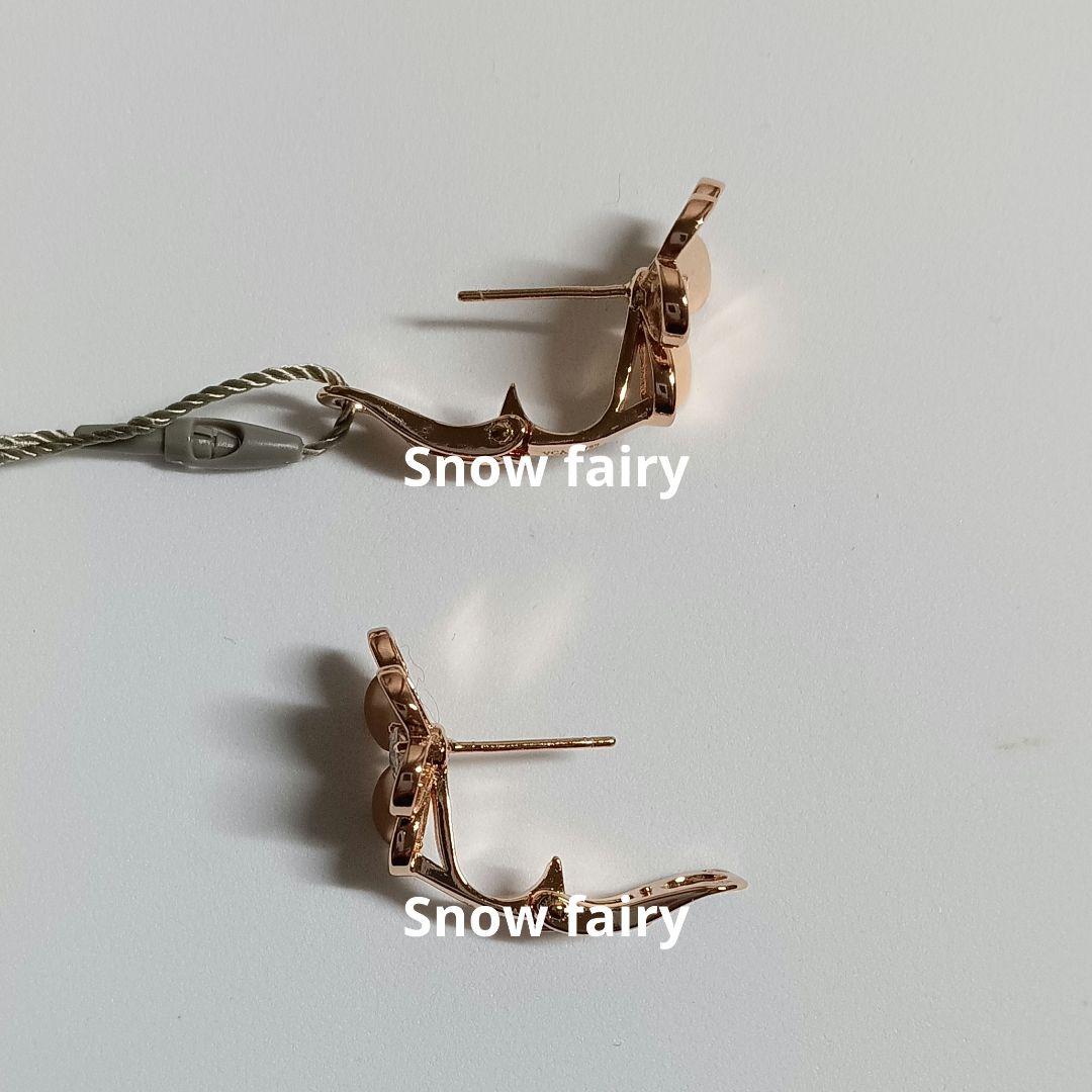 ハイクオリティ　三つ葉ピアス　フラワーピアス　ピンクゴールドカラー