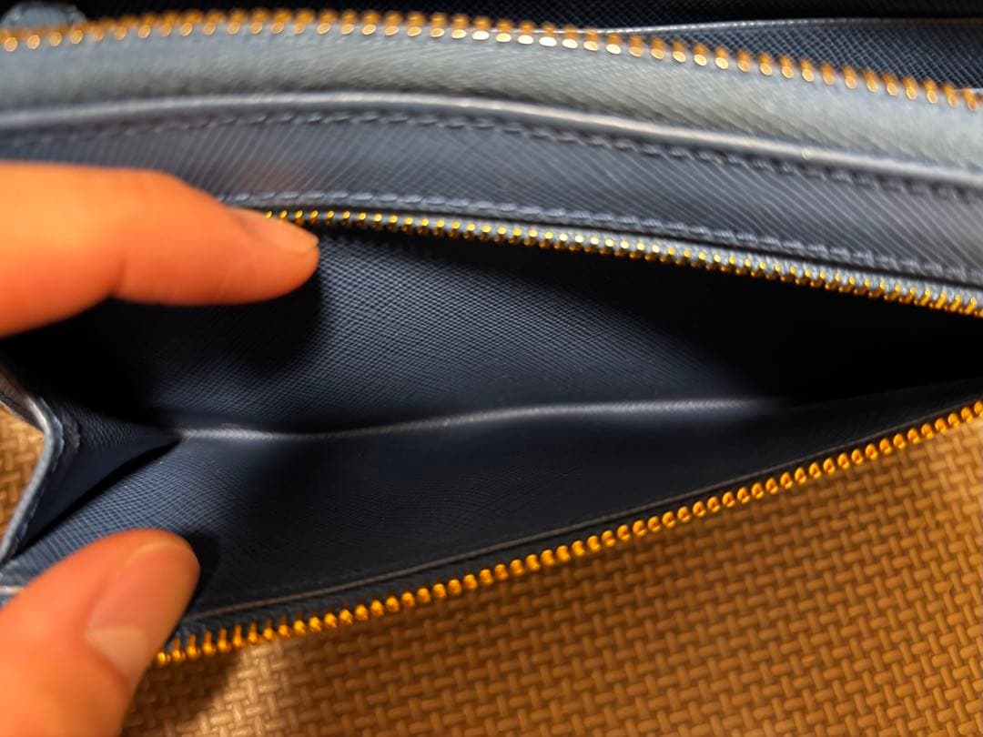 え*ん様 【新年特価】PRADA プラダ 水色 レザー 長財布 ショッパー付き