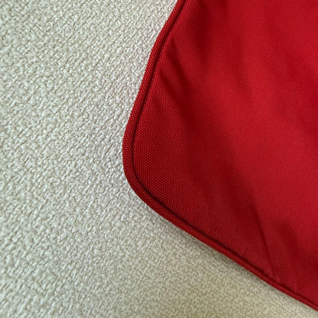 未使用品　バレンシアガ　クラッチバッグ　レッド