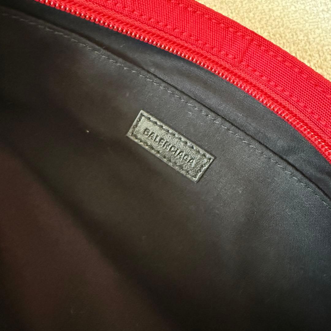 未使用品　バレンシアガ　クラッチバッグ　レッド