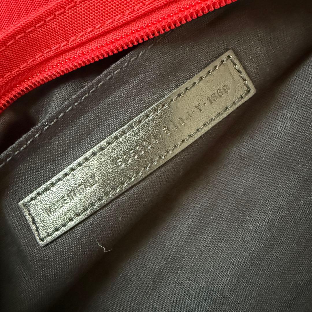 未使用品　バレンシアガ　クラッチバッグ　レッド