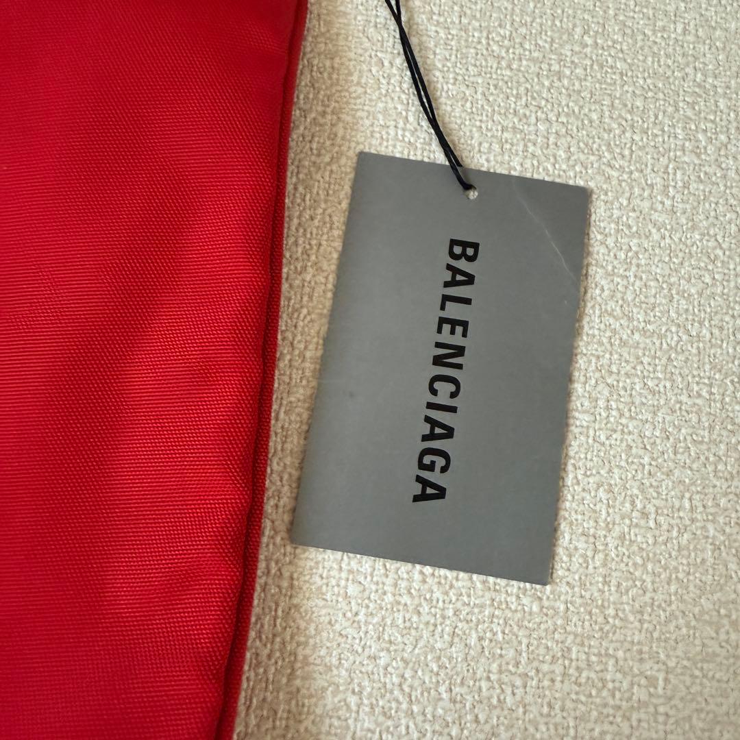 未使用品　バレンシアガ　クラッチバッグ　レッド