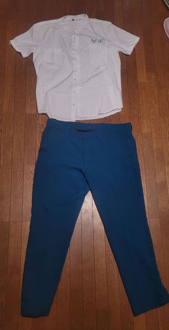 大阪関西万博クウェート館ユニフォームシャツとスボンのセット