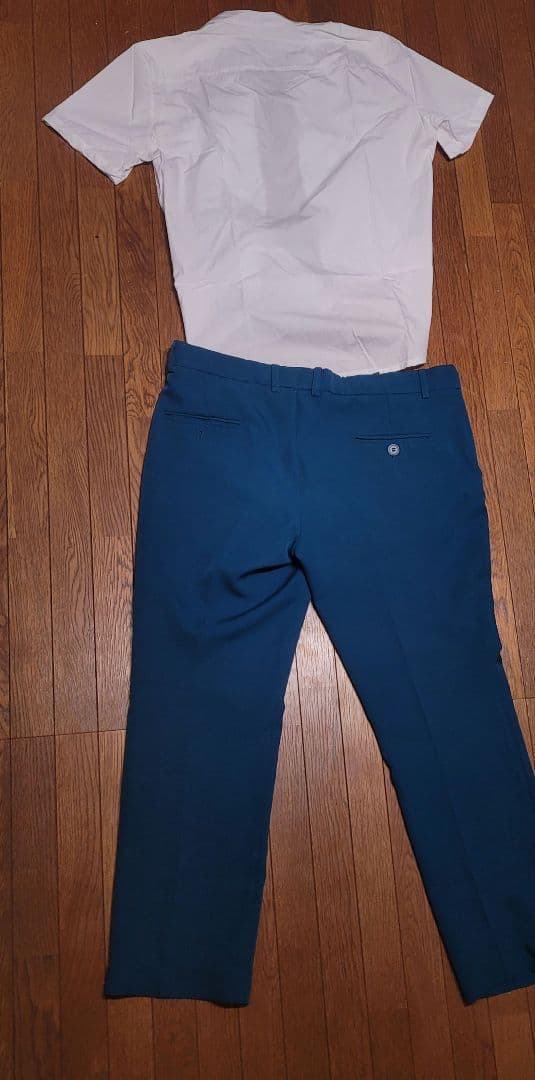 大阪関西万博クウェート館ユニフォームシャツとスボンのセット