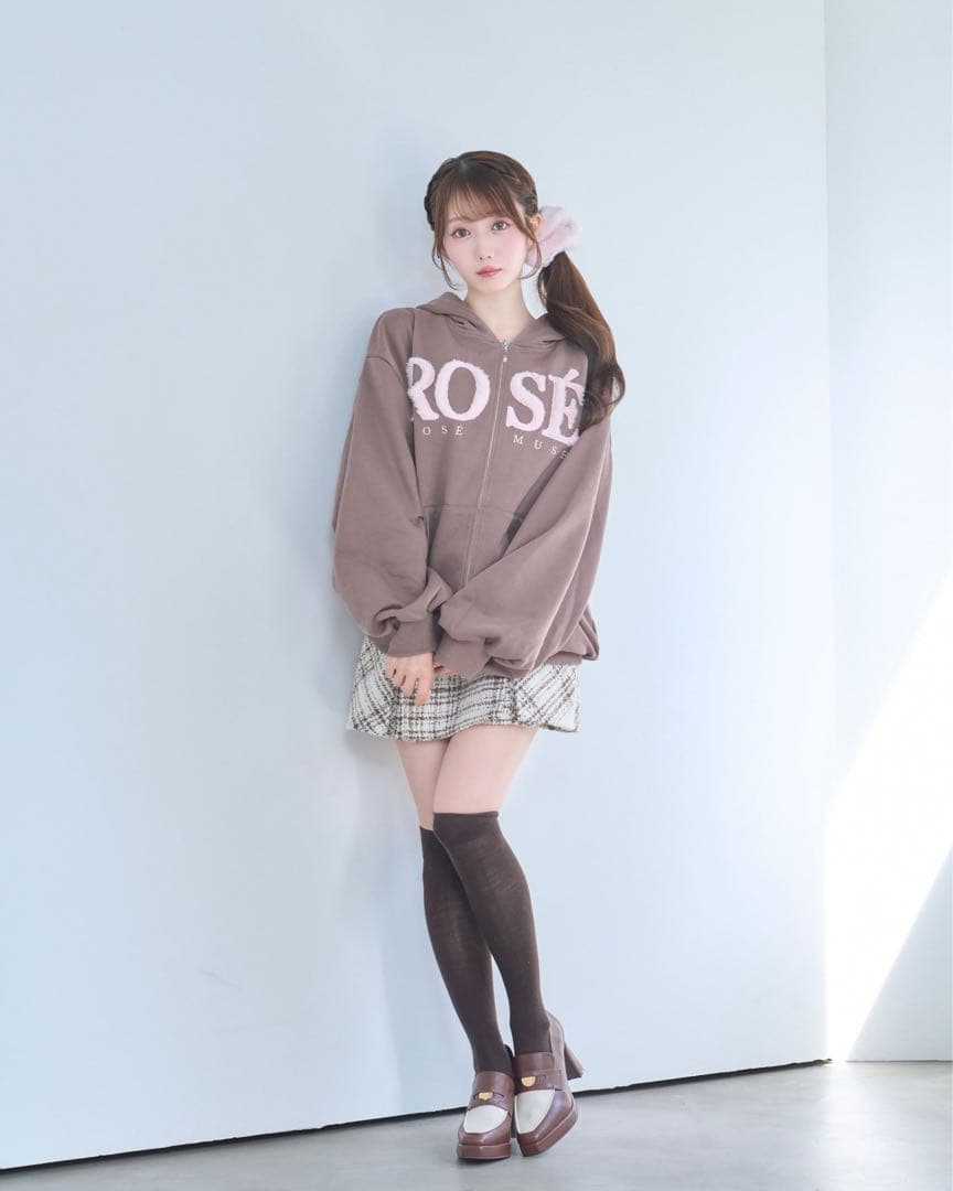 ロゼミューズ　Fur logo zip hoodieパーカー　ブラウン