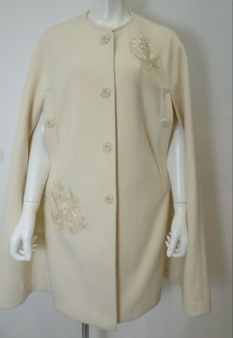 スーパービューティー☆44☆新品タグ付き　スパンコール刺繍のポンチョコート