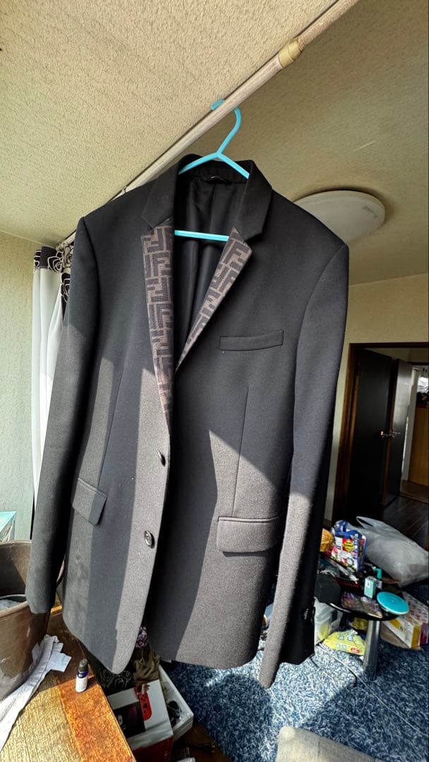 FENDI ブラックブレザー ロゴ入りライニング