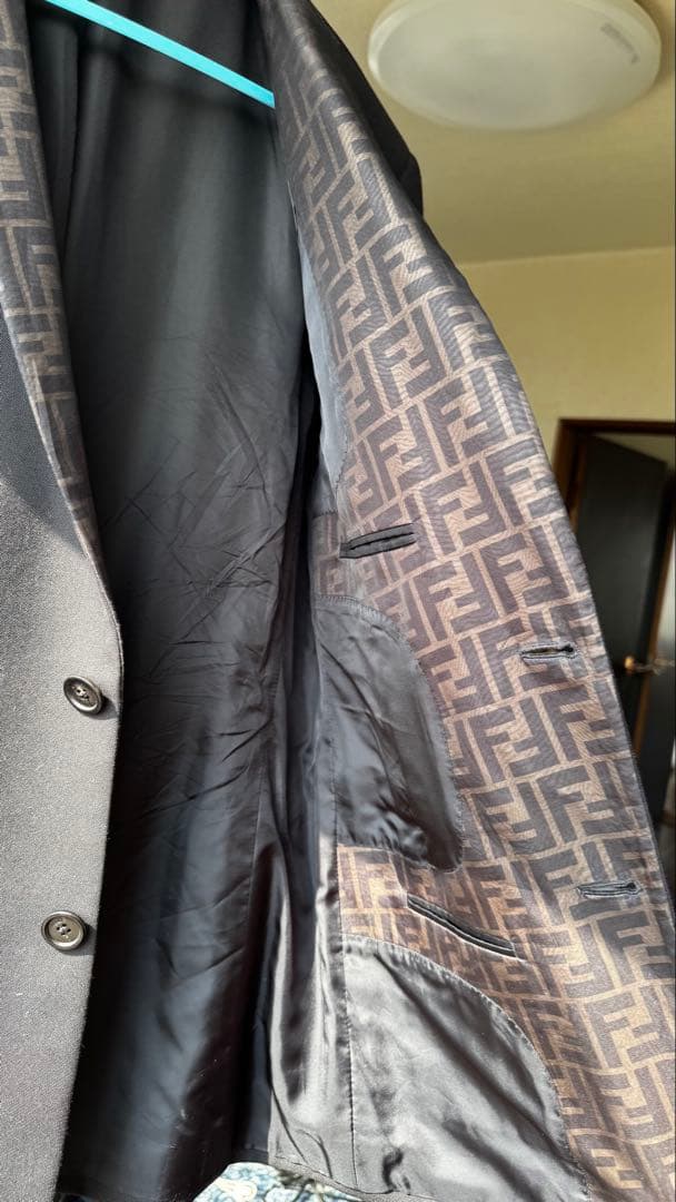 FENDI ブラックブレザー ロゴ入りライニング