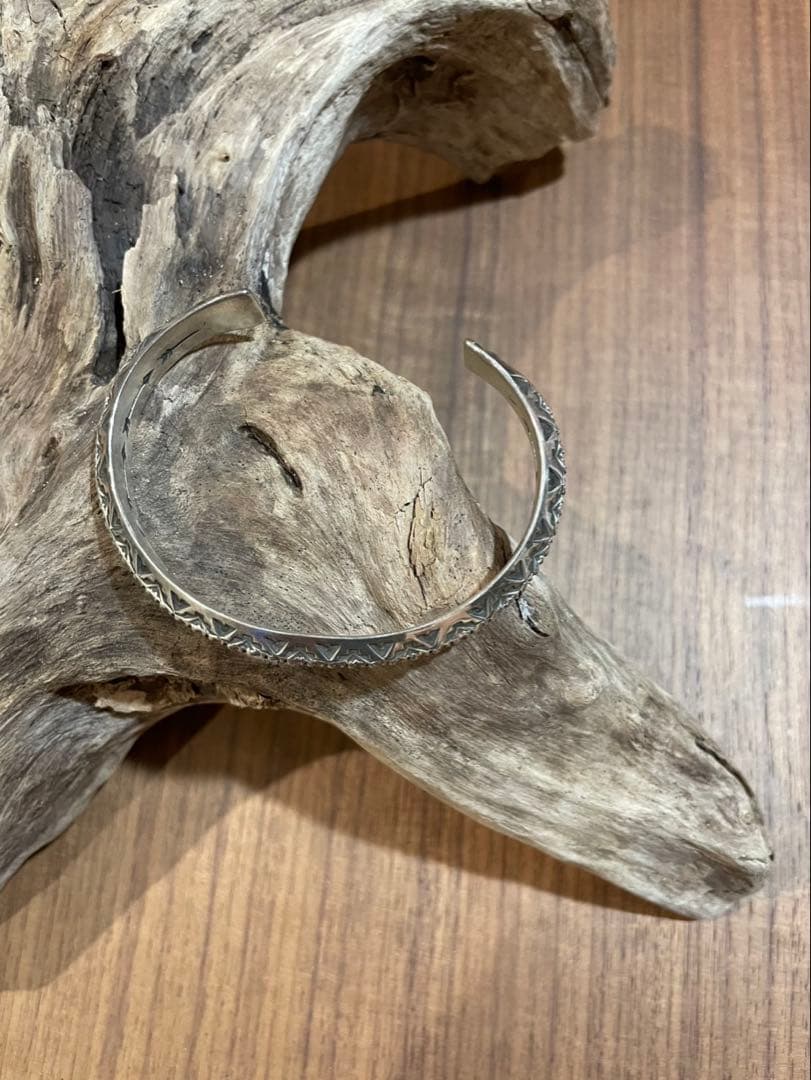 インディー/エイドリアンリーブスロング作4面スタンプトライアングルバングル